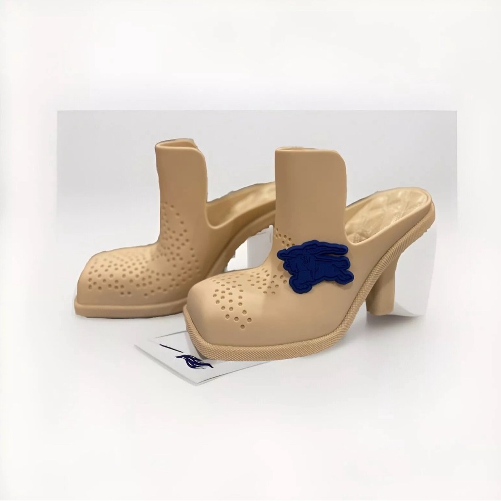 Burberry Women Rubber Highland Rubber Mule On Rubber Sole With Dust Bag